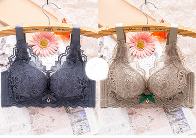 Két női melltartó készlet csipkével és széles pántokkal