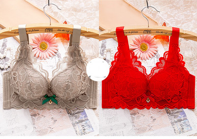 Két női melltartó készlet csipkével és széles pántokkal