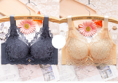 Két női melltartó készlet csipkével és széles pántokkal