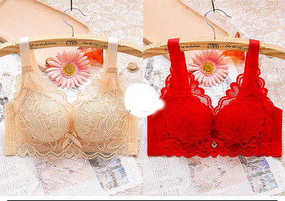 Két női melltartó készlet csipkével és széles pántokkal