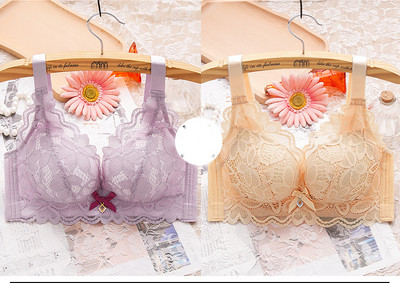 Két női melltartó készlet csipkével és széles pántokkal