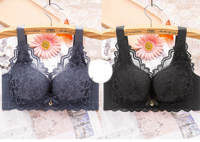 Két női melltartó készlet csipkével és széles pántokkal