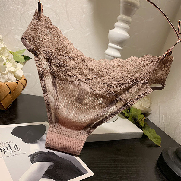 Női bikini csipkével