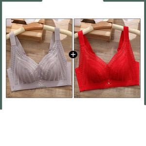 Μοντέρνα γυναικεία σετ από 2 σουτιέν με δαντέλα
