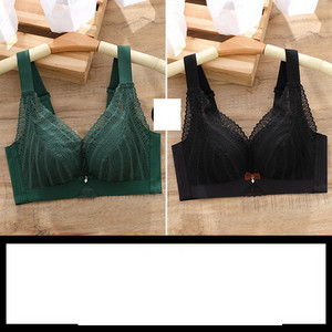 Μοντέρνα γυναικεία σετ από 2 σουτιέν με δαντέλα
