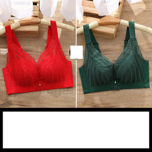 Μοντέρνα γυναικεία σετ από 2 σουτιέν με δαντέλα