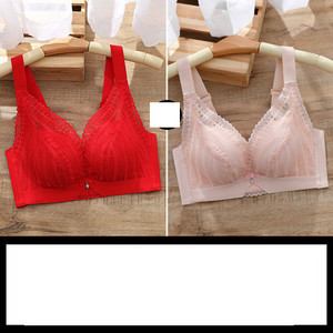 Μοντέρνα γυναικεία σετ από 2 σουτιέν με δαντέλα