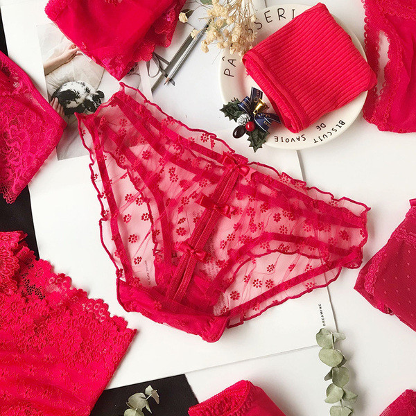 Γυναικεία εσώρουχα με κόκκινη δαντέλα - διάφορα μοντέλα