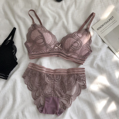 Modern, kétrészes női fehérnemű szett csipkével