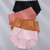 Varrás nélküli, sima női bikini modell