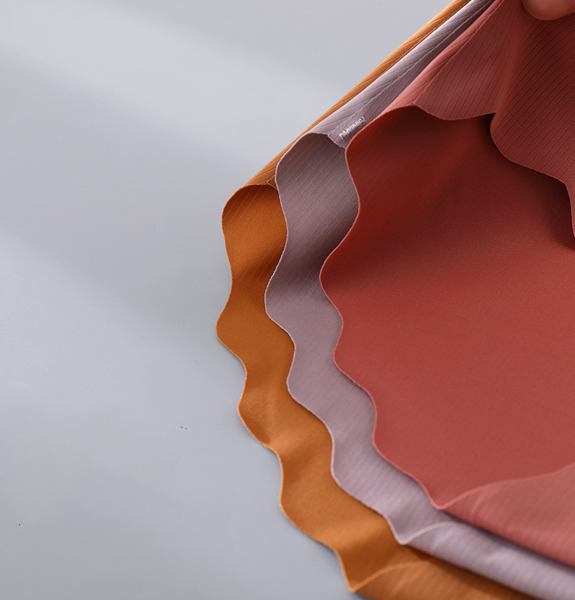 Varrás nélküli, sima női bikini modell