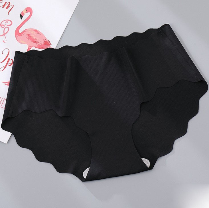 Varrás nélküli, sima női bikini modell