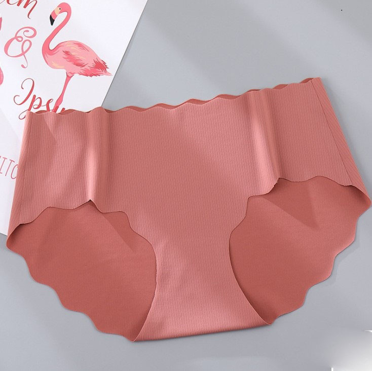 Varrás nélküli, sima női bikini modell