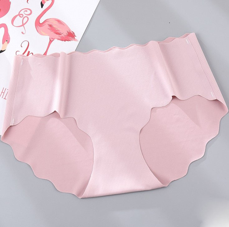 Varrás nélküli, sima női bikini modell