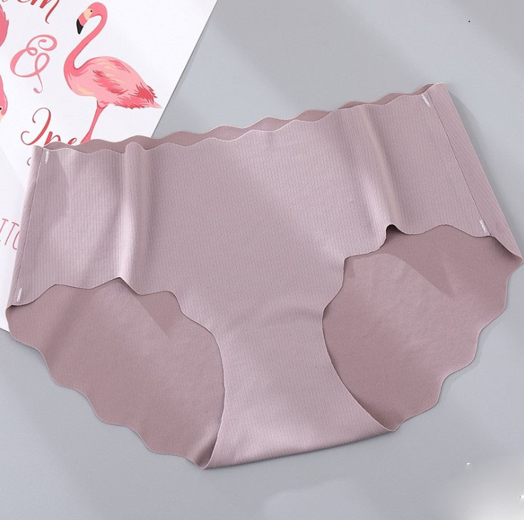 Varrás nélküli, sima női bikini modell