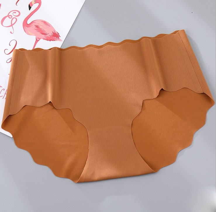 Varrás nélküli, sima női bikini modell