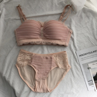 Κομψό σετ εσωρούχων από σουτιέν και μπικίνι με δαντέλα