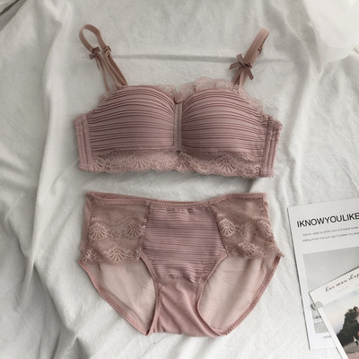 Κομψό σετ εσωρούχων από σουτιέν και μπικίνι με δαντέλα