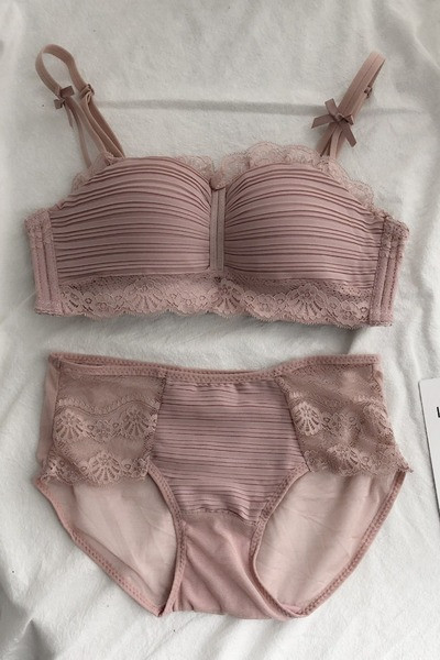 Κομψό σετ εσωρούχων από σουτιέν και μπικίνι με δαντέλα