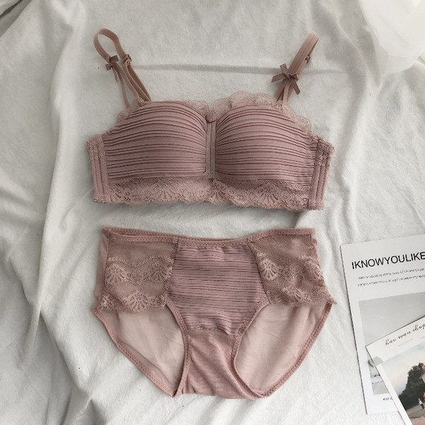 Κομψό σετ εσωρούχων από σουτιέν και μπικίνι με δαντέλα