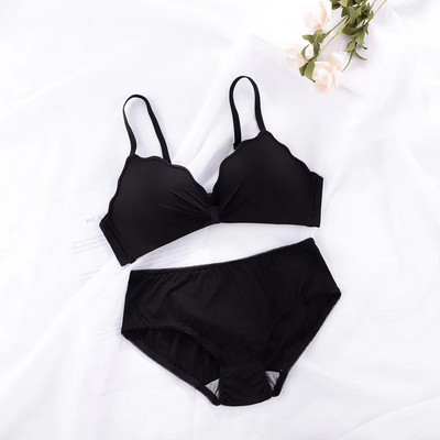 Γυναικείο σουτιέν ή γυναικείο σετ από δύο μέρη