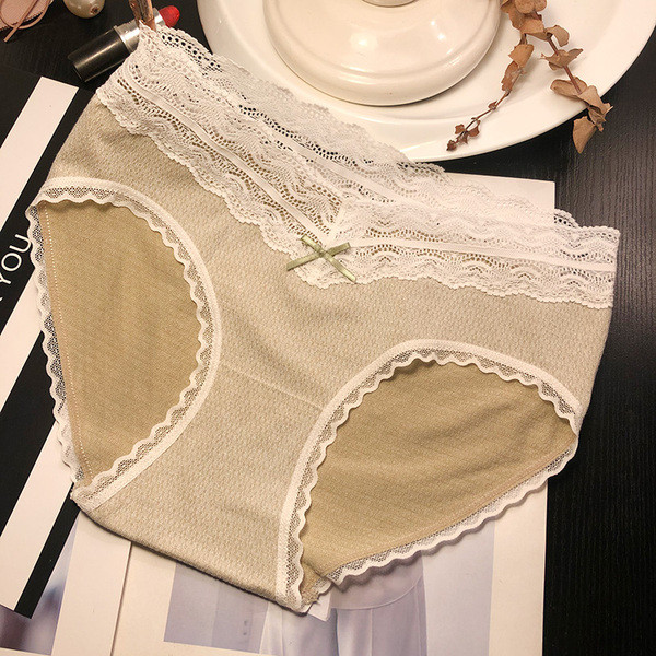 Női bikini csipkével és magas derékkal