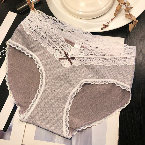 Női bikini csipkével és magas derékkal