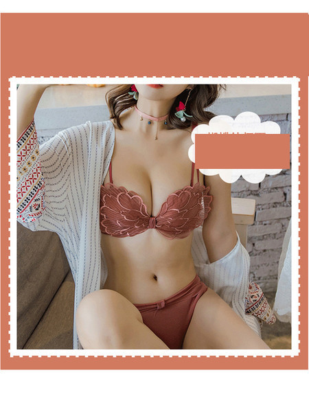 Νέο μοντέλο γυναικείου σουτιέν  ή σετ  εσώρουχων με στοιχείο 3D