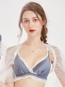 Γυναικείο σουτιέν  ή ένα σετ  εσωρούχων από δύο μέρη