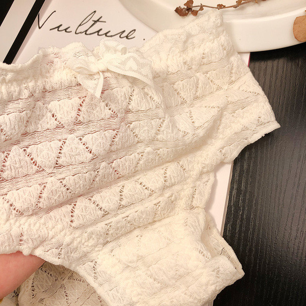 Női bikini csipkével és magas derékkal