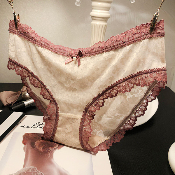 Női csipke bikini szalaggal és gyönggyel
