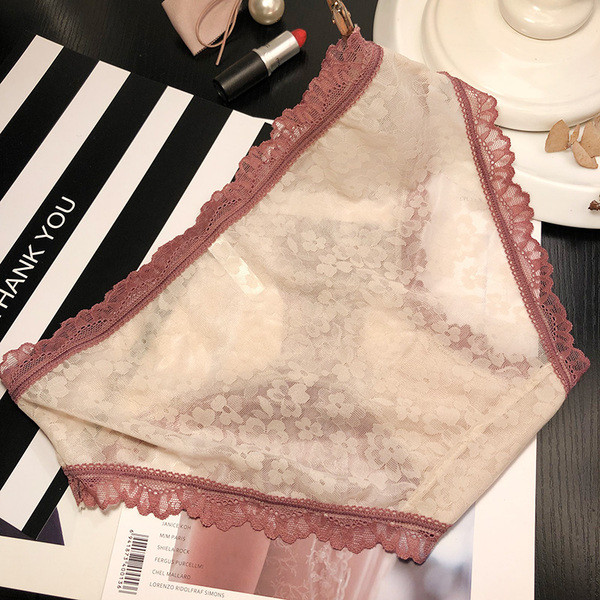 Női csipke bikini szalaggal és gyönggyel