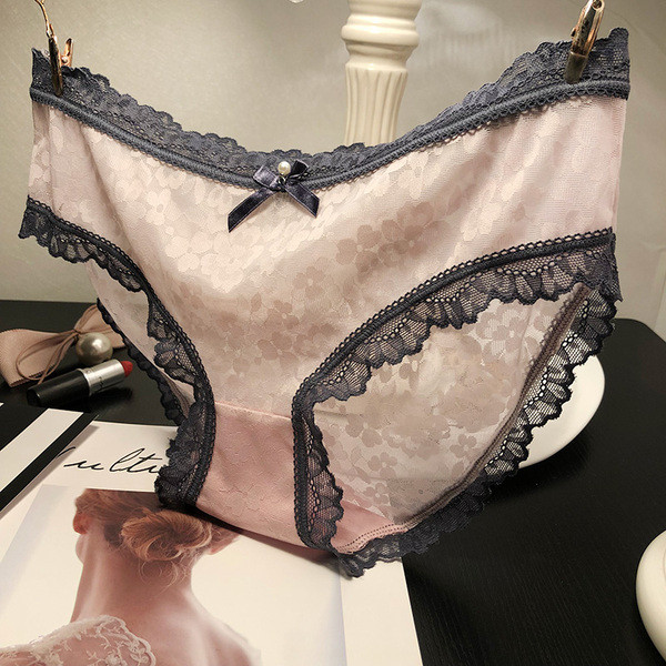 Női csipke bikini szalaggal és gyönggyel