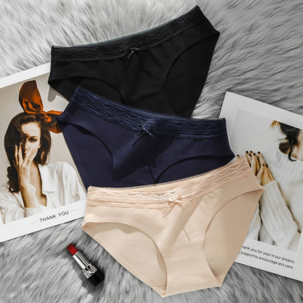 Női 3 db-os bugyi szett szalaggal