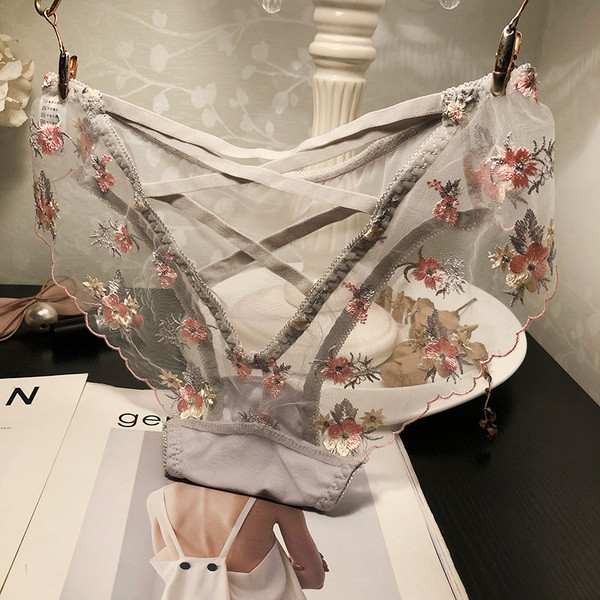 Női bikini hímzett virágokkal és keresztpántokkal