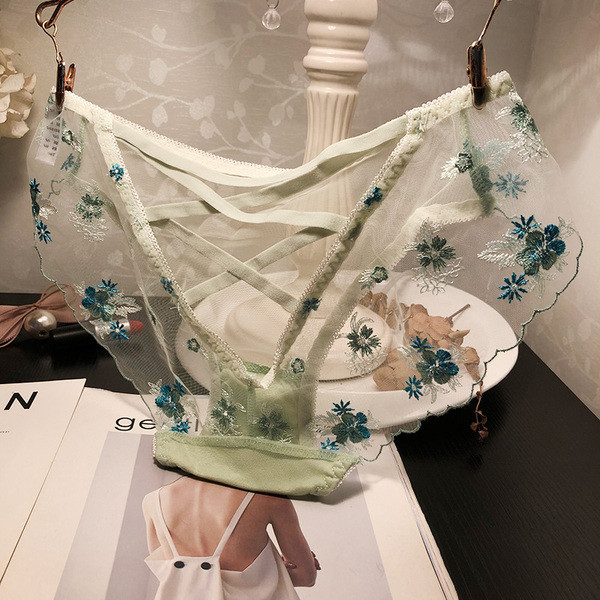 Női bikini hímzett virágokkal és keresztpántokkal