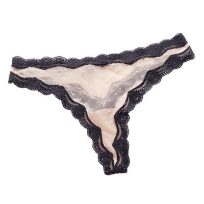 Átlátszó anyagból és csipkéből készült női tanga