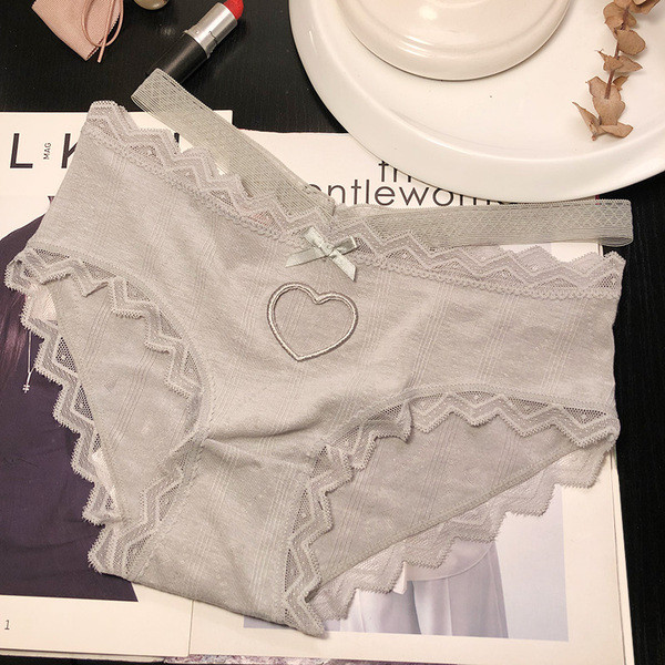 Női bikini magas derékkal, hímzett szívvel