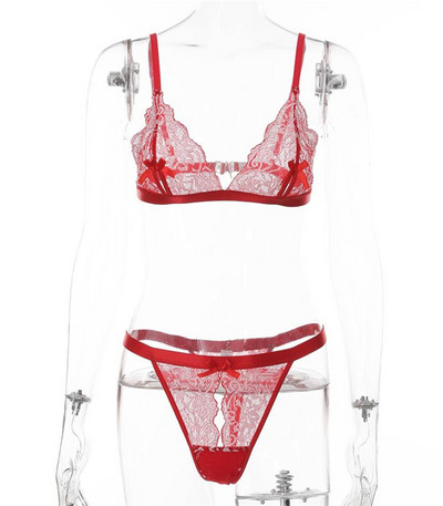 Vörös színben virágmotívumokkal díszített, kétrészes női fehérnemű szett