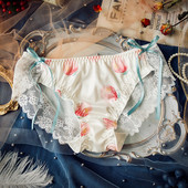 Női bikini csipkével és szalagokkal