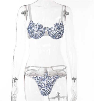 Μοντέρνα γυναικεία εσώρουχα  με λουλούδια μοτίβα