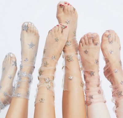 Διαφανείς κάλτσες με γυαλιστερή διακόσμηση