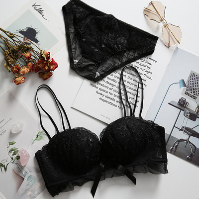 Μοντέρνο γυναικείο σετ από δύο μέρη μπικίνι + σουτιέν