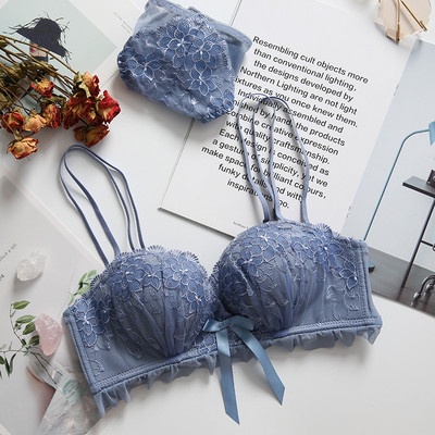 Μοντέρνο γυναικείο σετ από δύο μέρη μπικίνι + σουτιέν