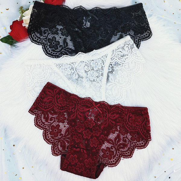 Σετ από τρία τεμάχια βαμβακερά μπικίνι με δαντέλα