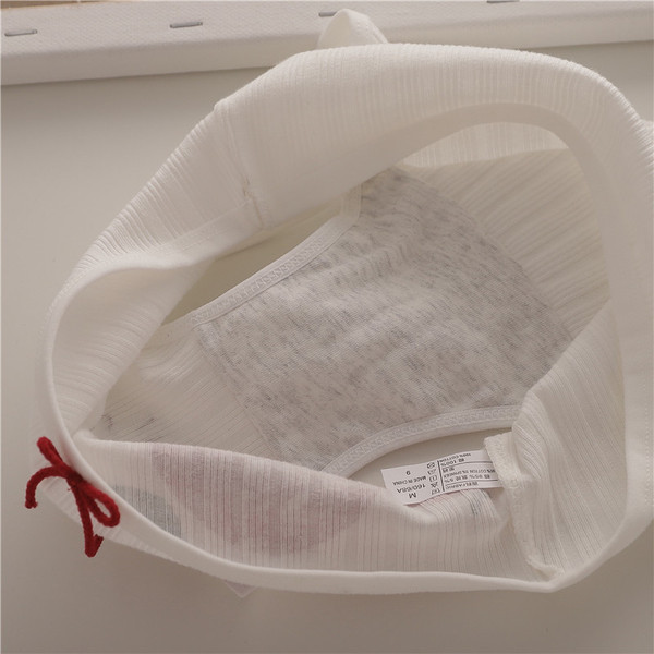 Σετ από  πέντε τεμάχια γυναικεία μπικίνι με εφαρμογές