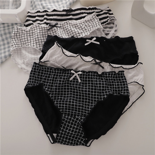 Öt fekete-fehér mindennapi bikini szett