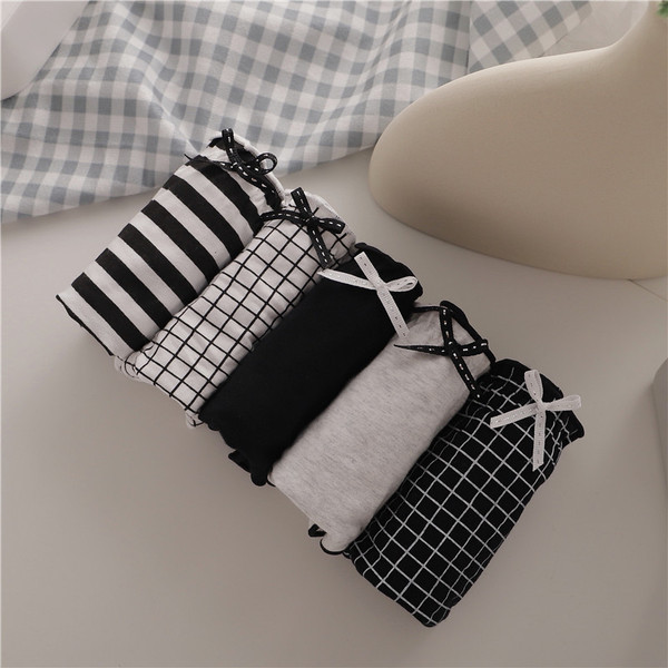 Öt fekete-fehér mindennapi bikini szett