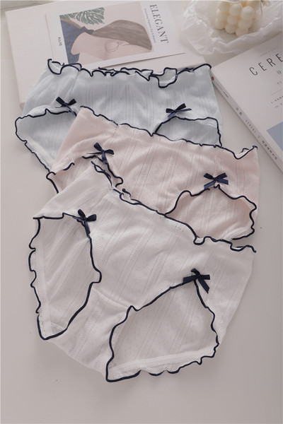 Három tiszta női bikini készlet szalagokkal