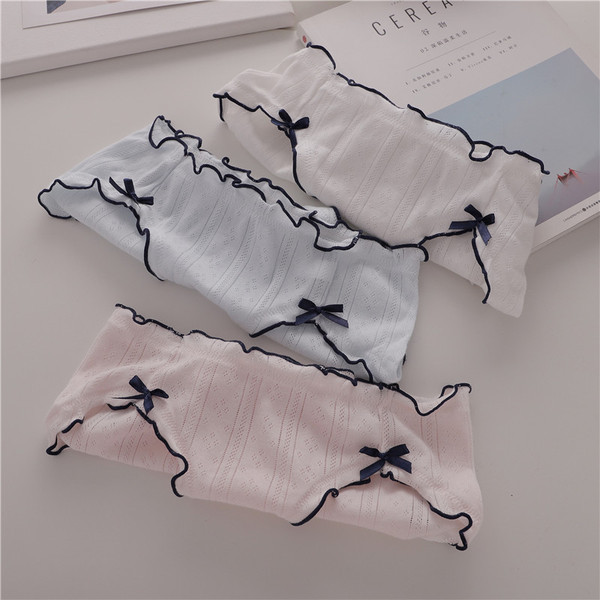 Három tiszta női bikini készlet szalagokkal